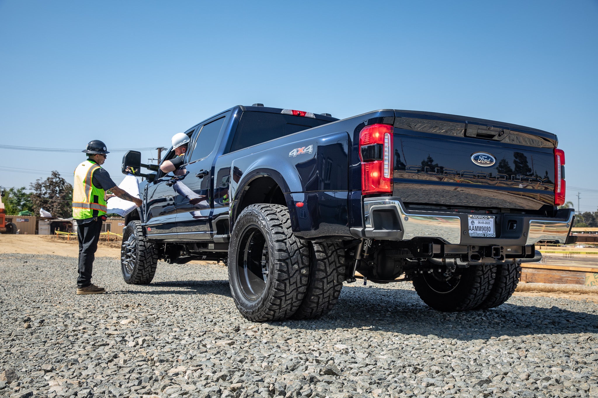 ICON 2023 Ford F-250/F-350 Super Duty 4WD Diesel, 2.5" Lift, Stage 5 Suspension System w/ Radius Arms k62565r