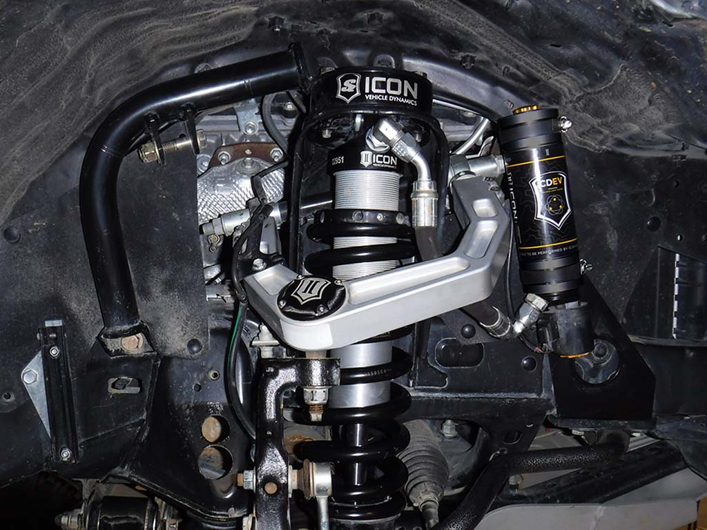 ICON 2005-2023 Toyota Tacoma, 2.5 VS Extended Travel, Remote Reservoir w/ CDEV Coilover Kit, 700 lbs/in Coils 58735E-700