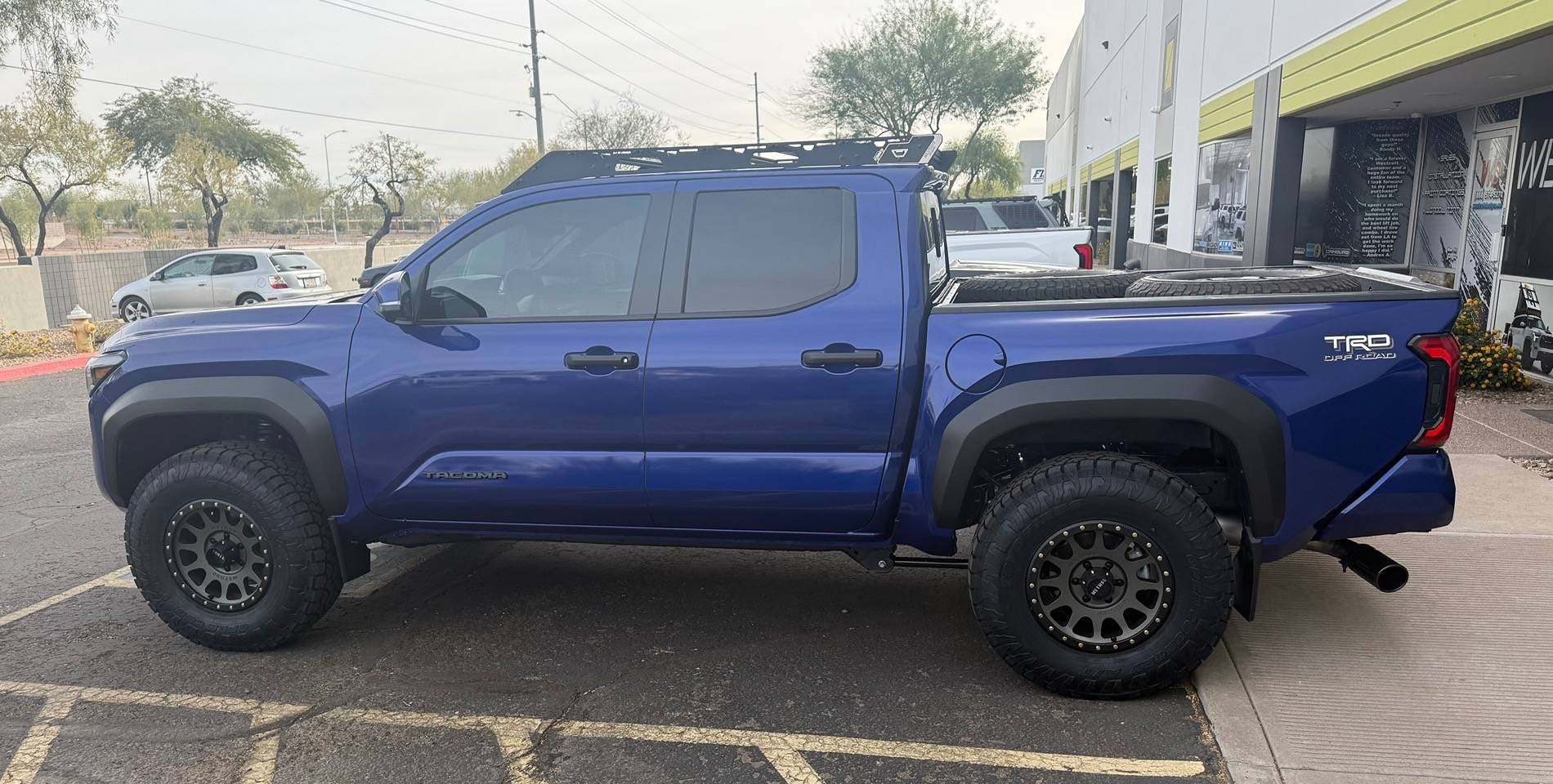 17x8.5 Method MR305's in Matte Gunmetal on a 2024 Toyota Tacoma - Flex Offroad