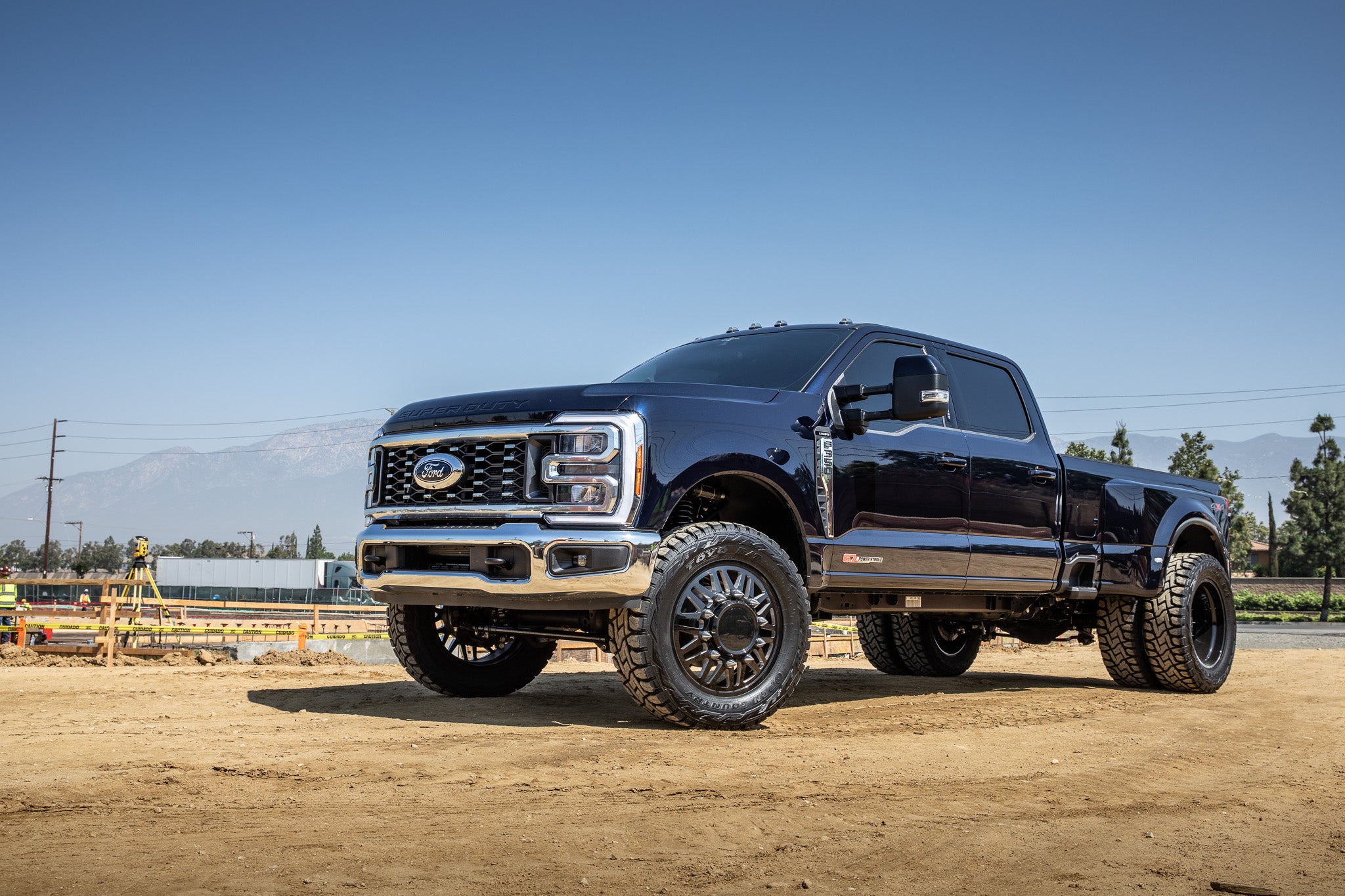 ICON 2023 Ford F-250/F-350 Super Duty 4WD Diesel, 2.5" Lift, Stage 5 Suspension System w/ Radius Arms k62565r