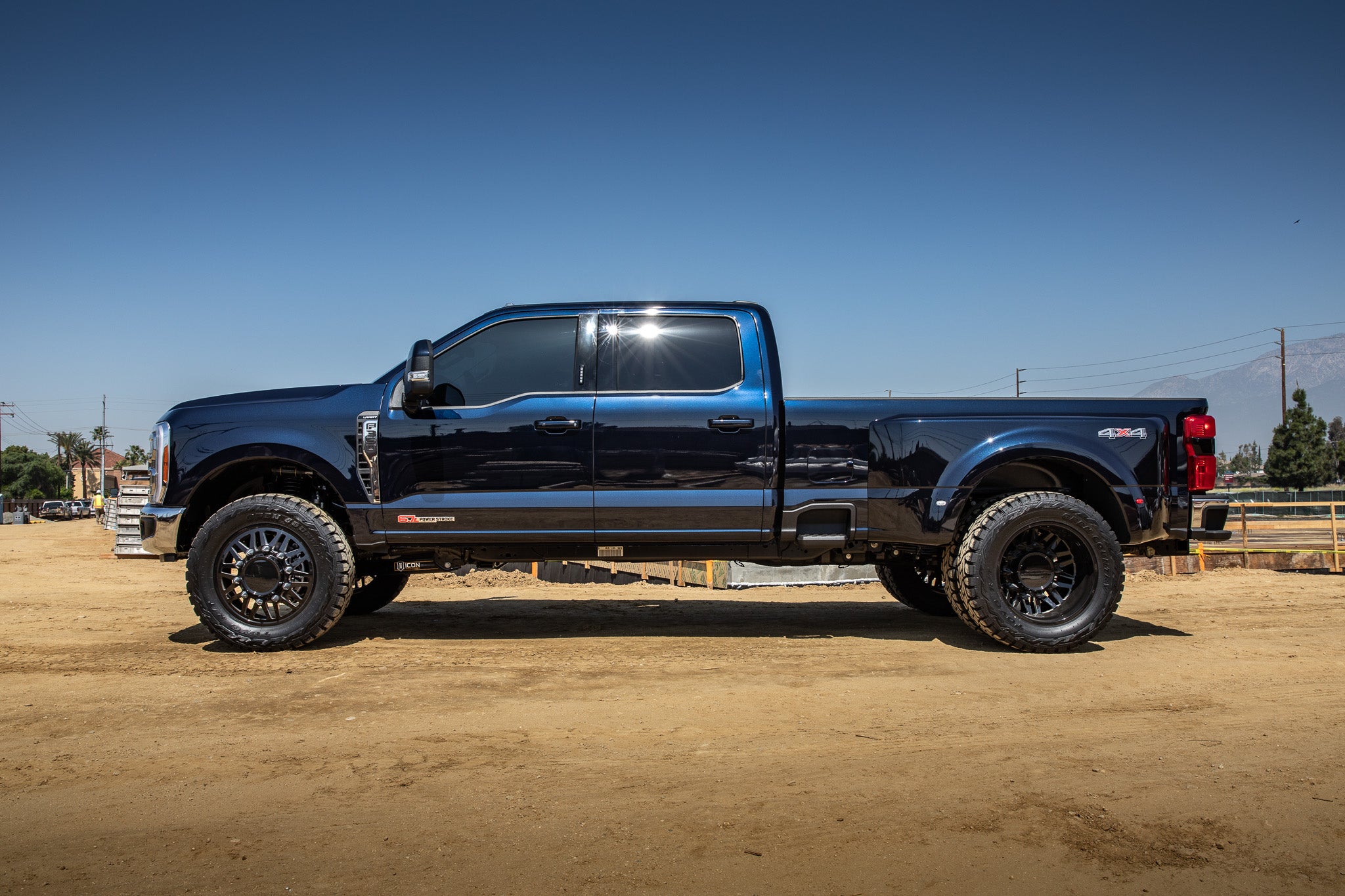 ICON 2023 Ford F-250/F-350 Super Duty 4WD, 2.5-3" Lift, Stage 3 Coilover Conversion System w/ Radius Arms K63163R